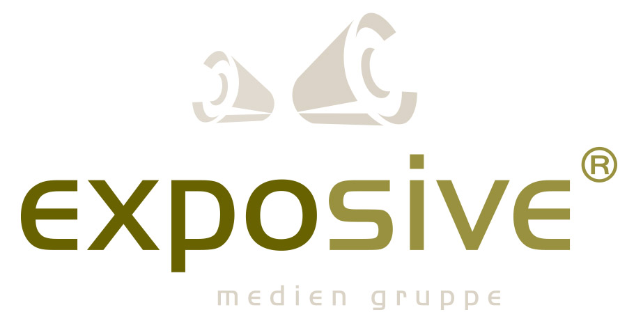 Logo der exposive medien gruppe GmbH, mit Schriftzug in grün und zwei Logosymbolen in Form eines historischen Strahlers/eines stilisierten Lautsprechers, in beige mit Copyright